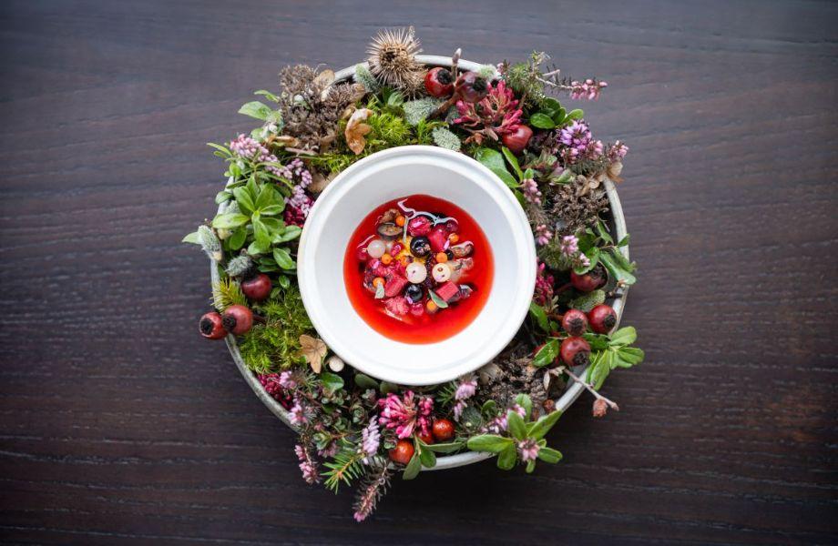 Atelier Moessmer_dish1. - ©LucaDalgessoxUEBE_Insalata Atelier Moessmer_dish1- ©LucaDalgessoxUEBE_Insalata